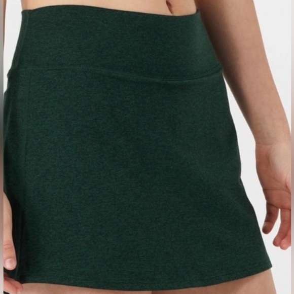 NEW With Tags Vuori Halo Performance Skirt Grass Heather Green Small - Picture 2 of 9